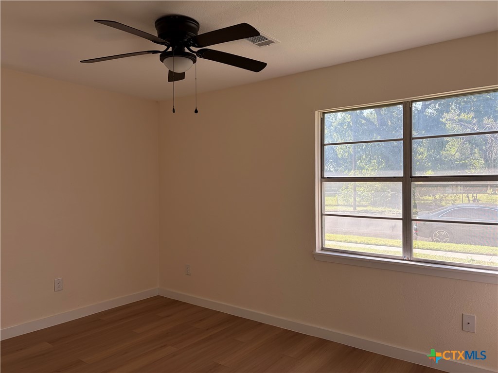 706 W Avenue E Property Photo 6