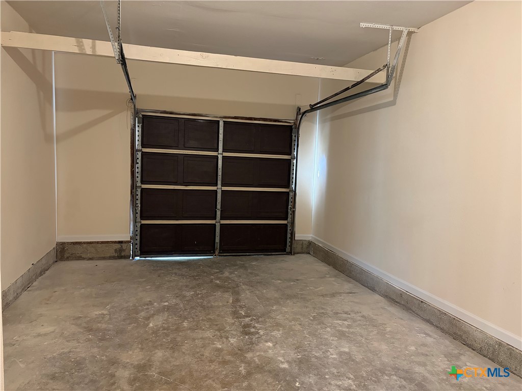 706 W Avenue E Property Photo 10