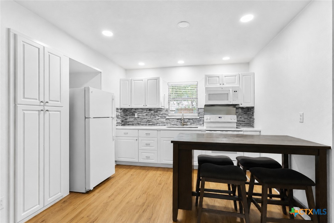 761 Whippoorwill Drive B Property Photo 8