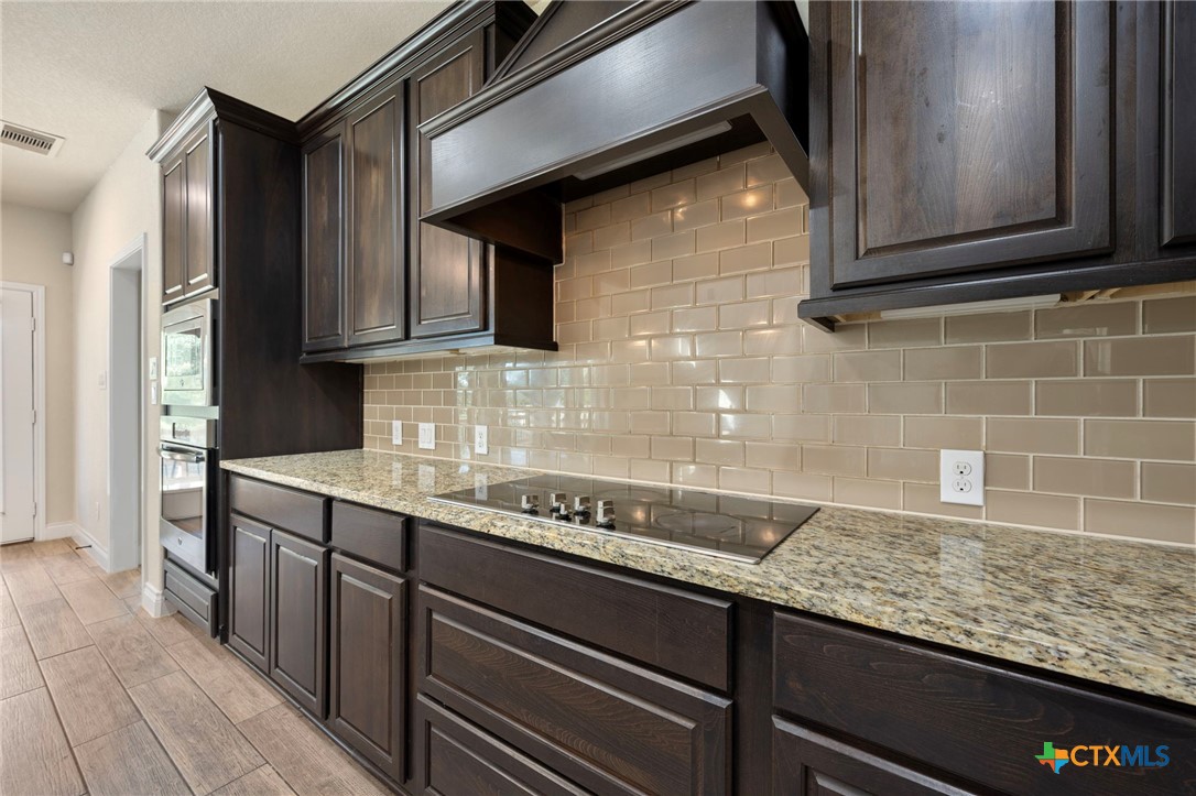 657 Vale Court Property Photo 7