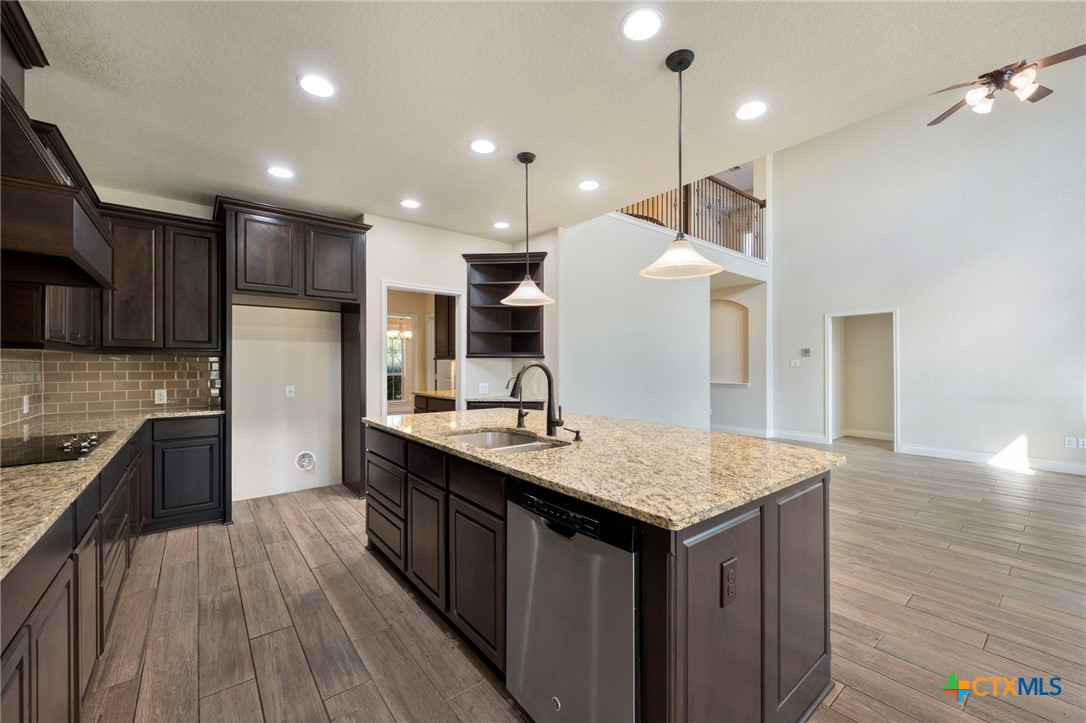657 Vale Court Property Photo 8