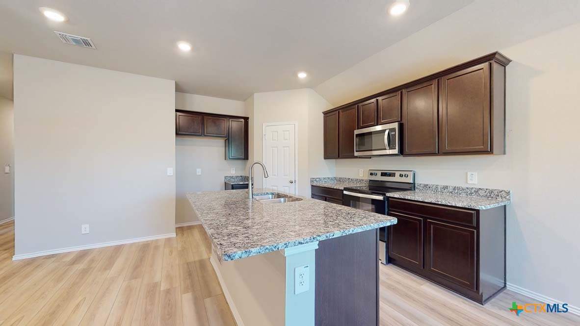 2010 Mandarin Court Property Photo 7