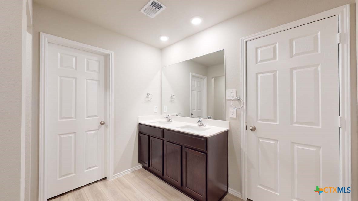 2010 Mandarin Court Property Photo 17