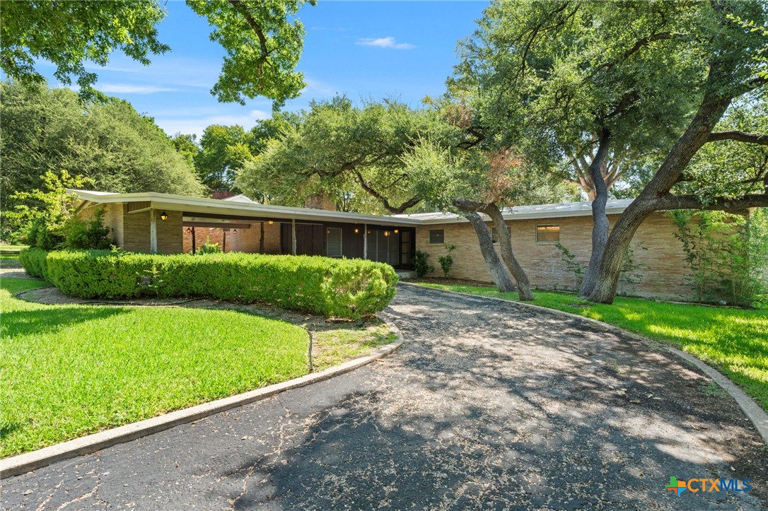 3101 El Camino Drive Property Photo 1