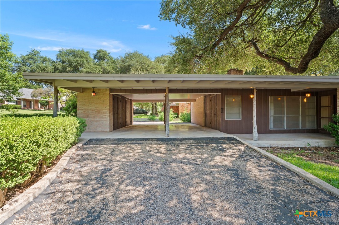 3101 El Camino Drive Property Photo 2