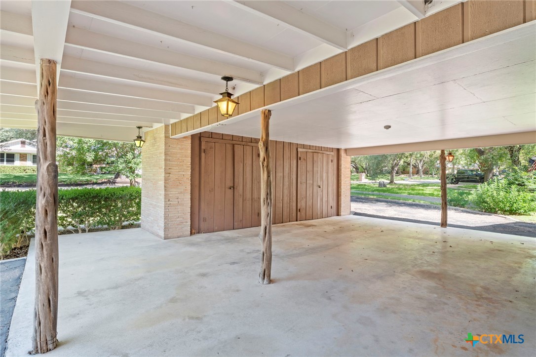 3101 El Camino Drive Property Photo 3