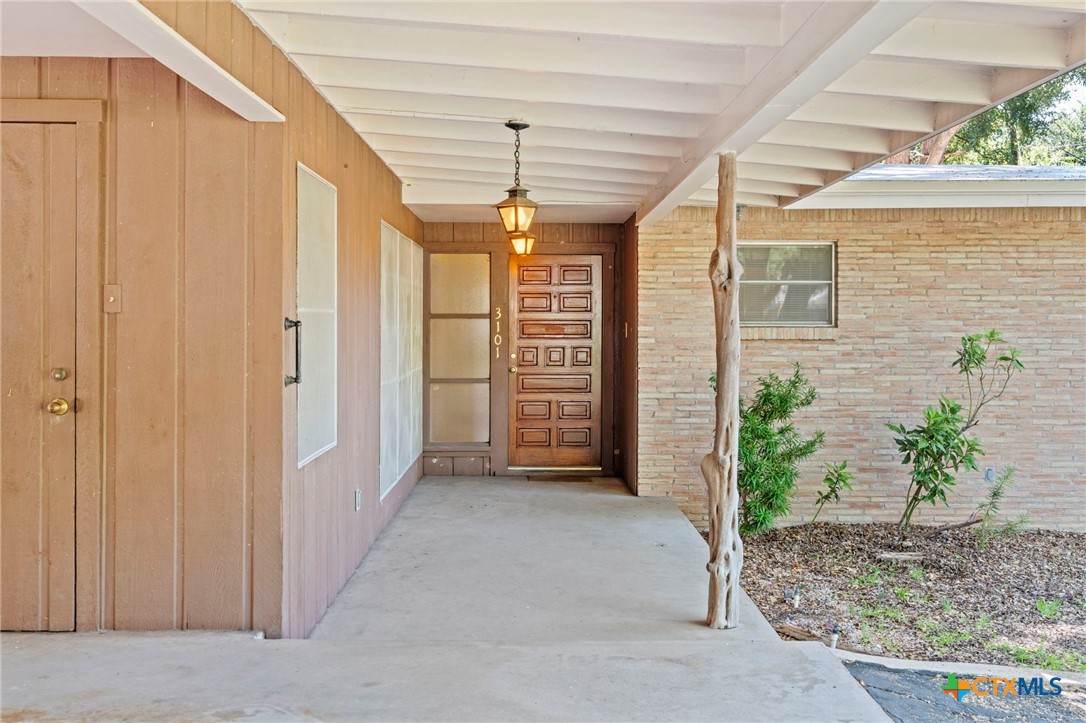 3101 El Camino Drive Property Photo 4