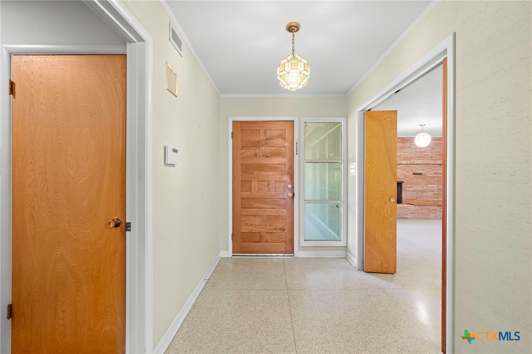 3101 El Camino Drive Property Photo 6