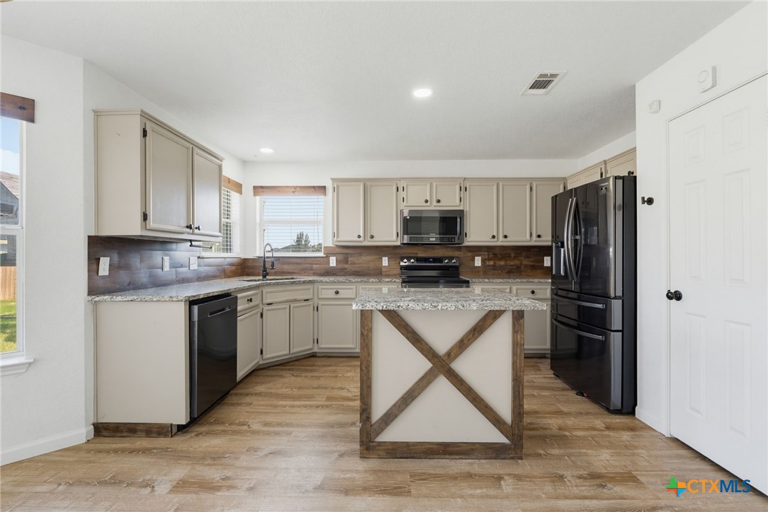 2102 Joseph Drive Property Photo 11