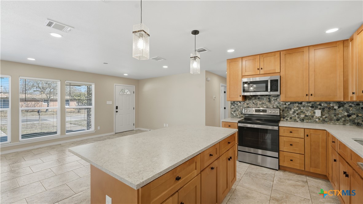 1409 Highland Drive Property Photo 7