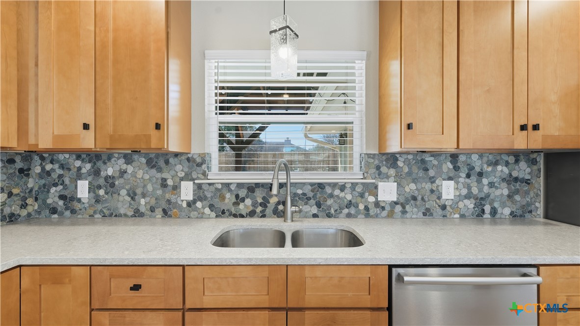 1409 Highland Drive Property Photo 8