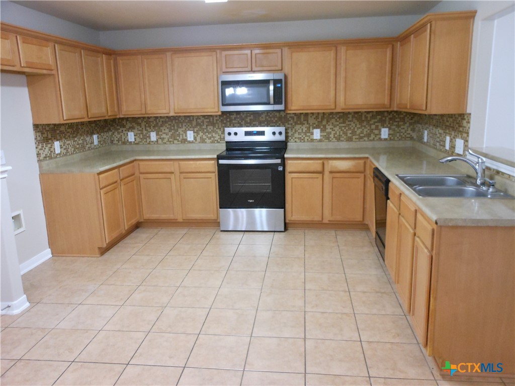 312 Sparrow Property Photo 5