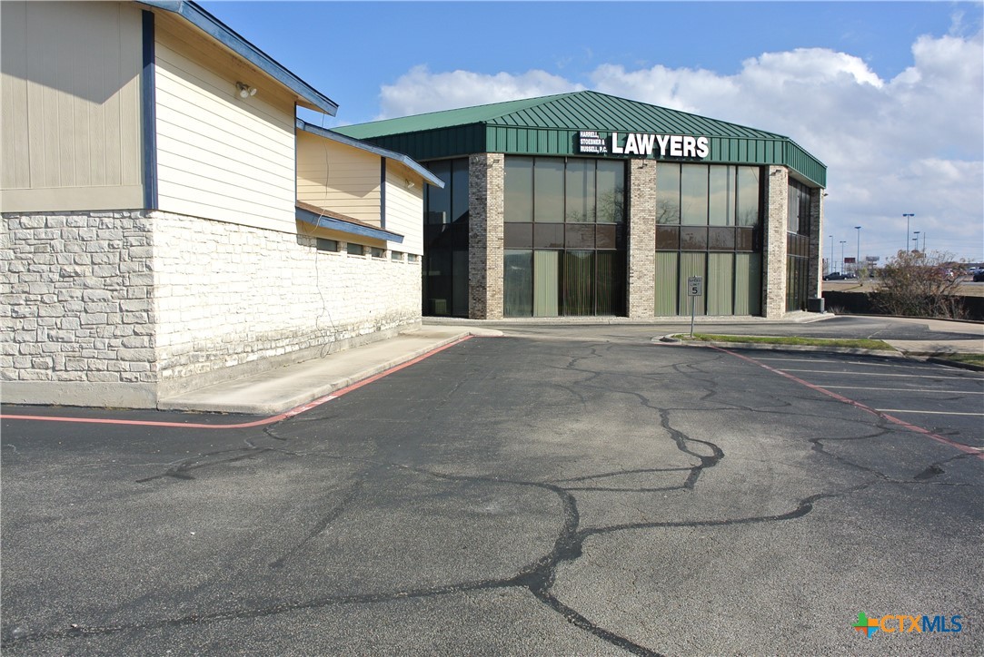 2206 E Central Texas Expressway Property Photo 2