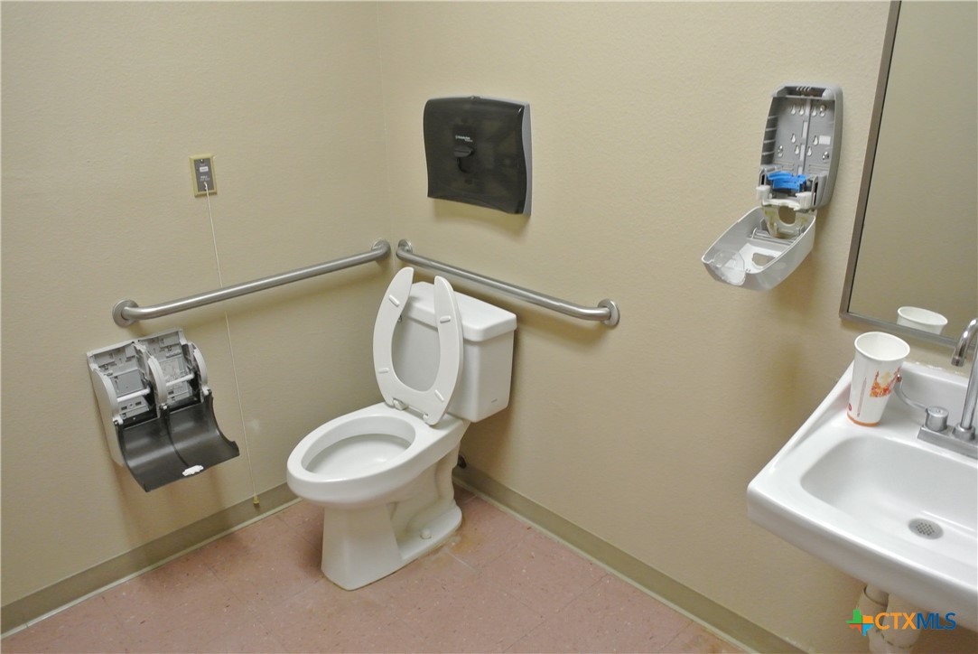 2206 E Central Texas Expressway Property Photo 5