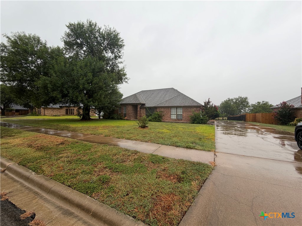 1413 S Roy Reynolds Drive Property Photo 2