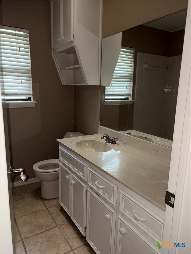 1413 S Roy Reynolds Drive Property Photo 4