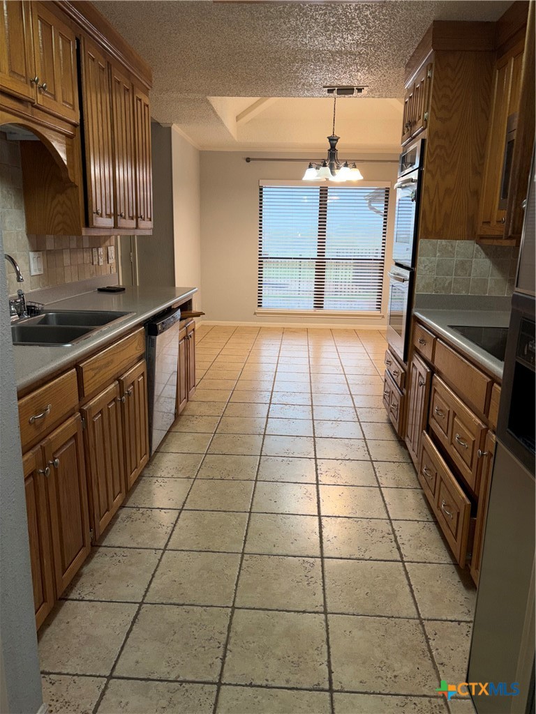 1413 S Roy Reynolds Drive Property Photo 10