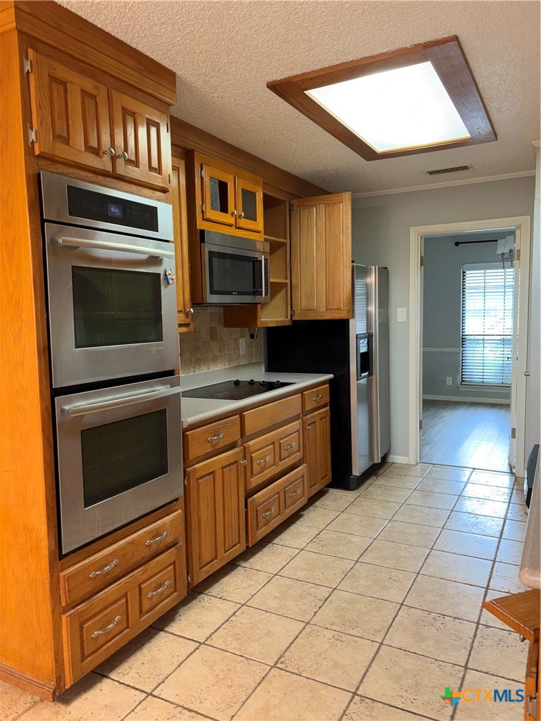 1413 S Roy Reynolds Drive Property Photo 11
