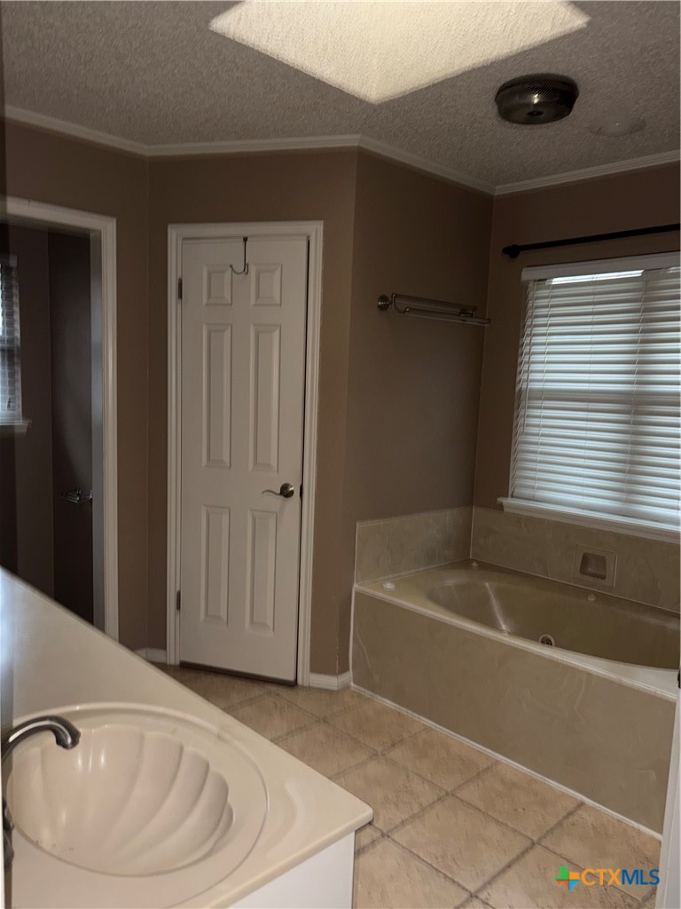 1413 S Roy Reynolds Drive Property Photo 14