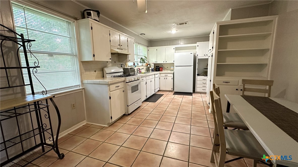 708 Creek Street Property Photo 6