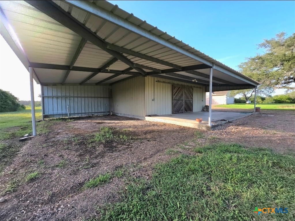 565 E Ward Street Property Photo 4