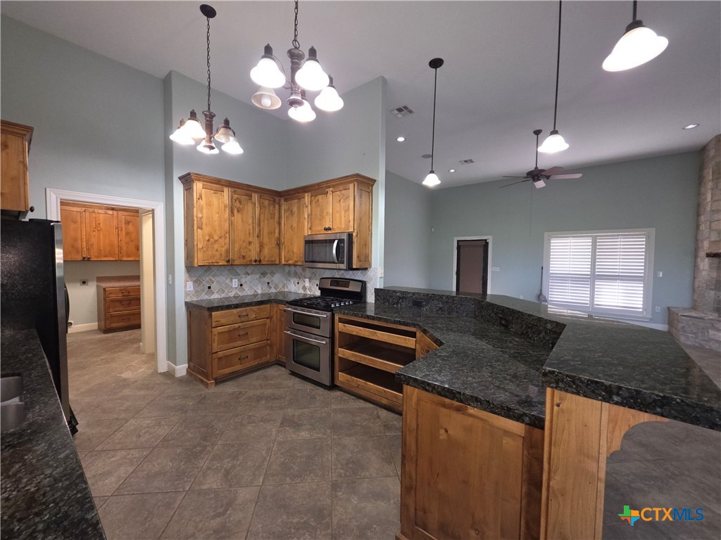565 E Ward Street Property Photo 14