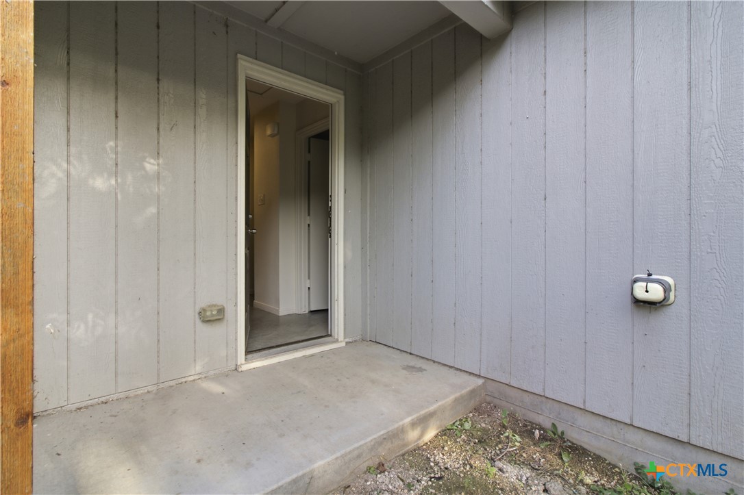 912 S 6th Street B Property Photo 3