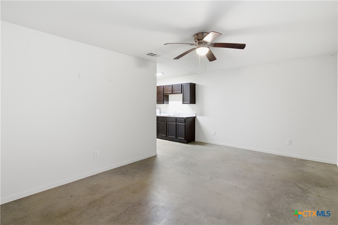 912 S 6th Street B Property Photo 6