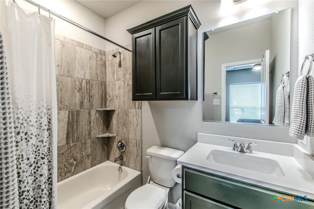 7514 Broadmoor Cove Property Photo 12