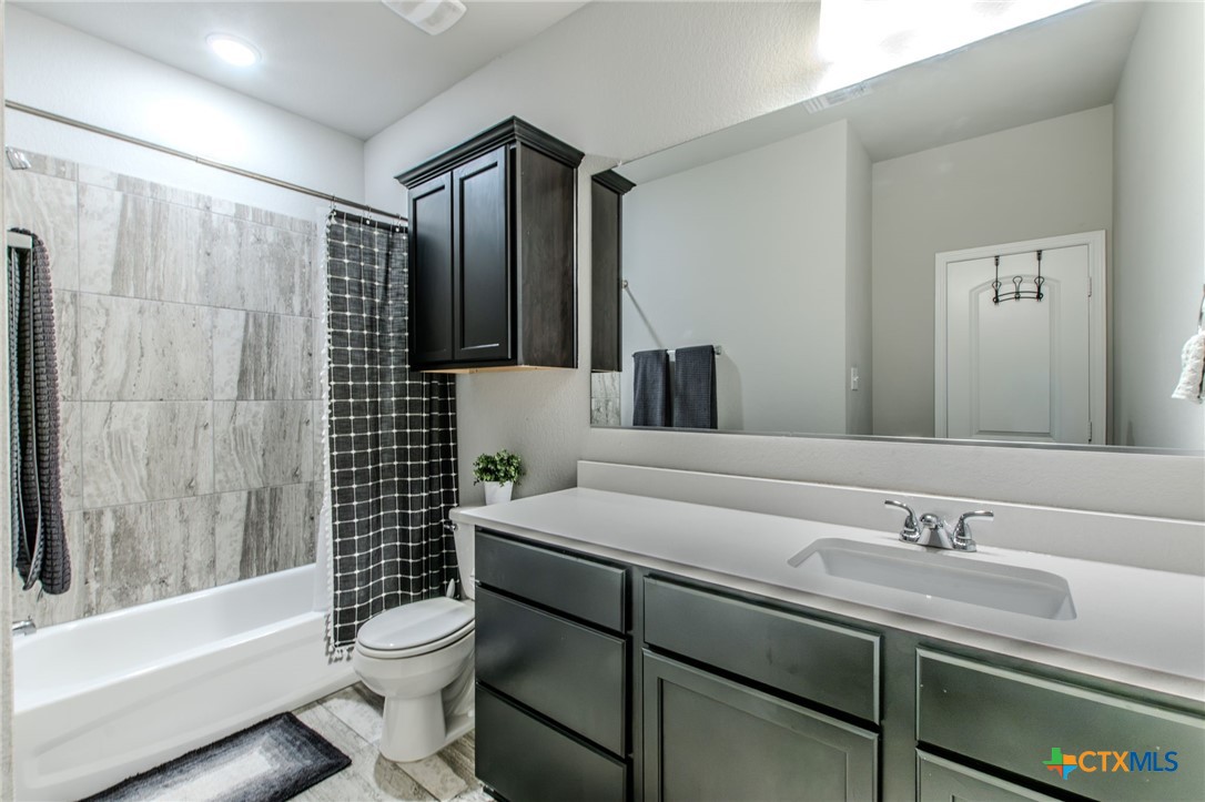 7514 Broadmoor Cove Property Photo 22