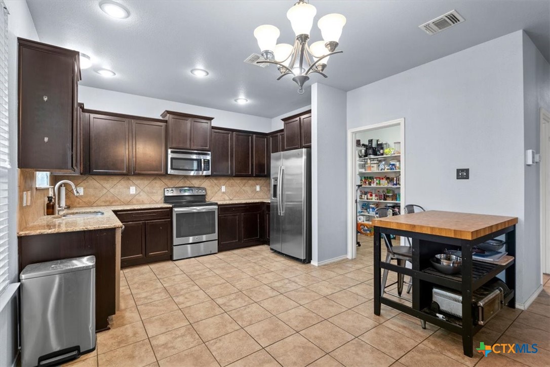 9613 Adeel Drive Property Photo 8