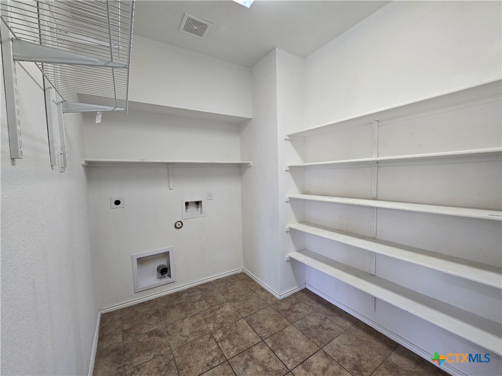 9613 Adeel Drive Property Photo 15