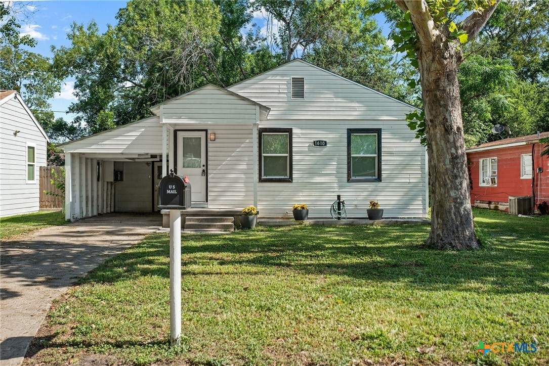 1610 E Rosebud Avenue Property Photo 1