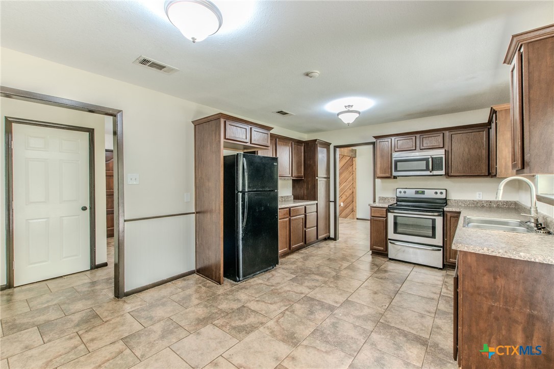7273 Woodlake Circle Property Photo 7