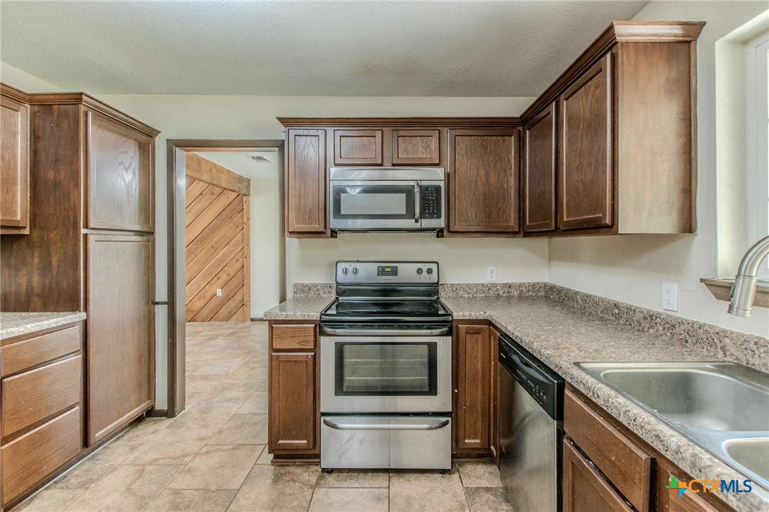 7273 Woodlake Circle Property Photo 9