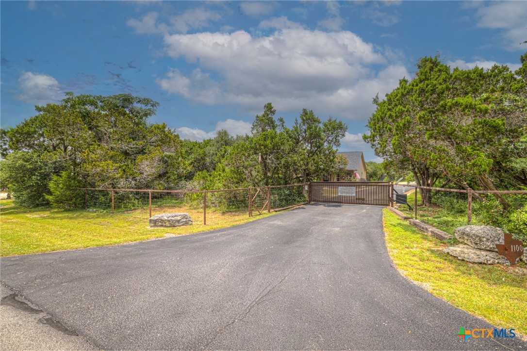 1100 Yaupon Drive Property Photo 2