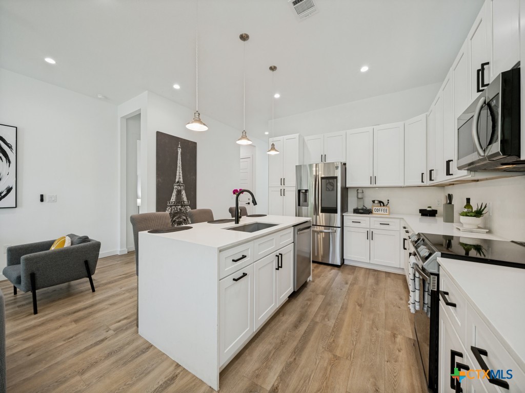 307 Ellis Street Property Photo 8