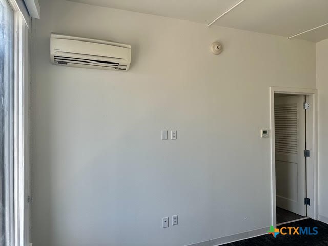 217 S River Street 200 Property Photo 3