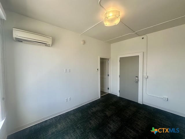 217 S River Street 200 Property Photo 4