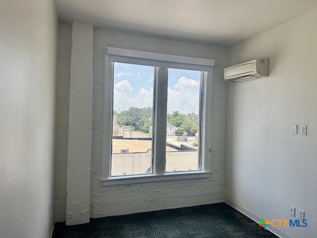 217 S River Street 200 Property Photo 6