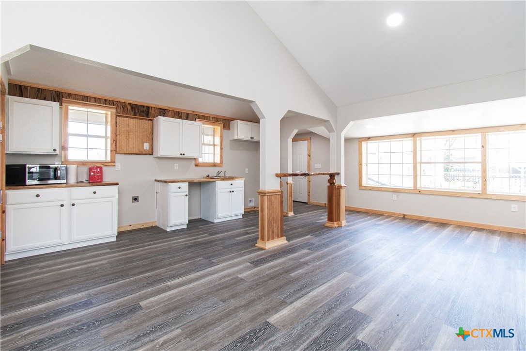 3 E Avenue Avenue Property Photo 3