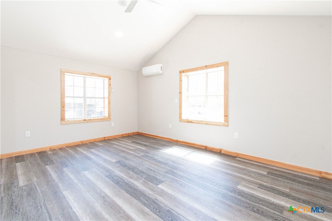 3 E Avenue Avenue Property Photo 6