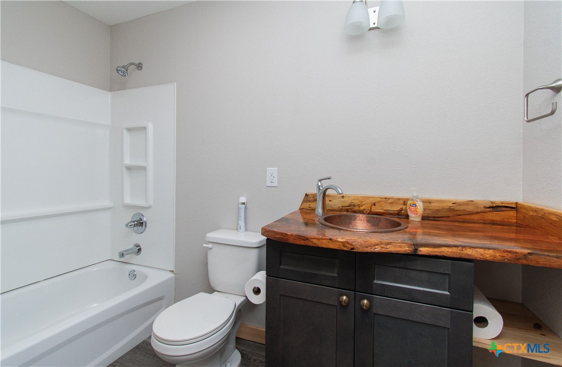 3 E Avenue Avenue Property Photo 9