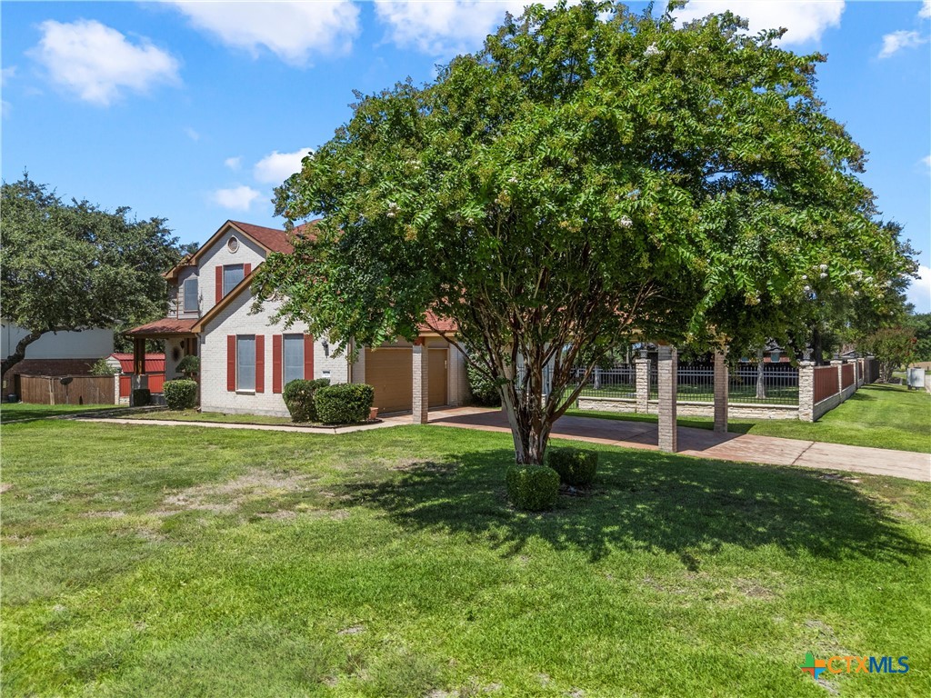 570 Crossland Drive Property Photo 3