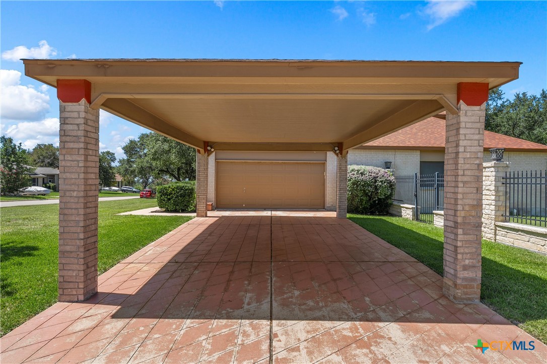 570 Crossland Drive Property Photo 4