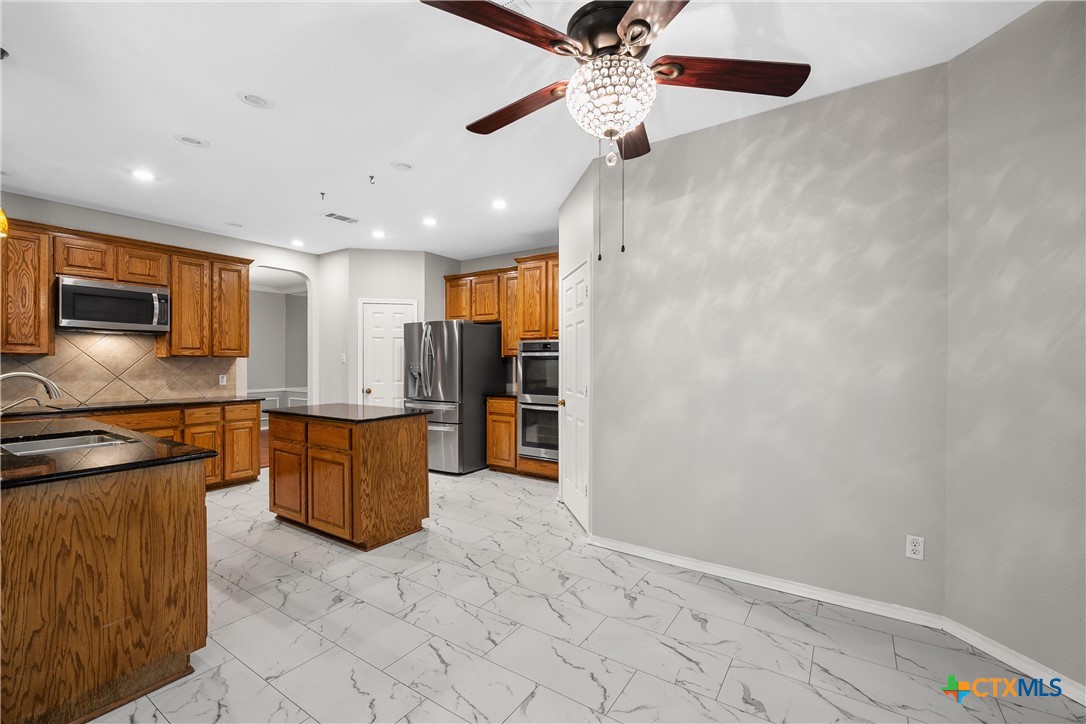 570 Crossland Drive Property Photo 15