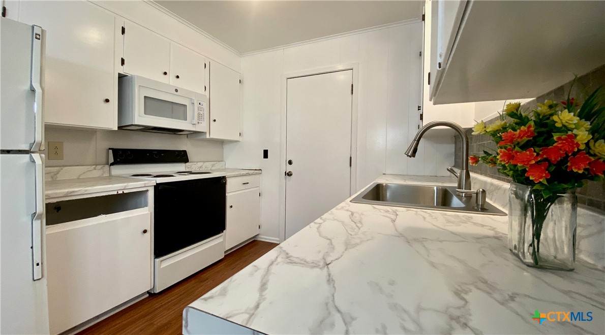 505 Buttercup 507 Property Photo 3