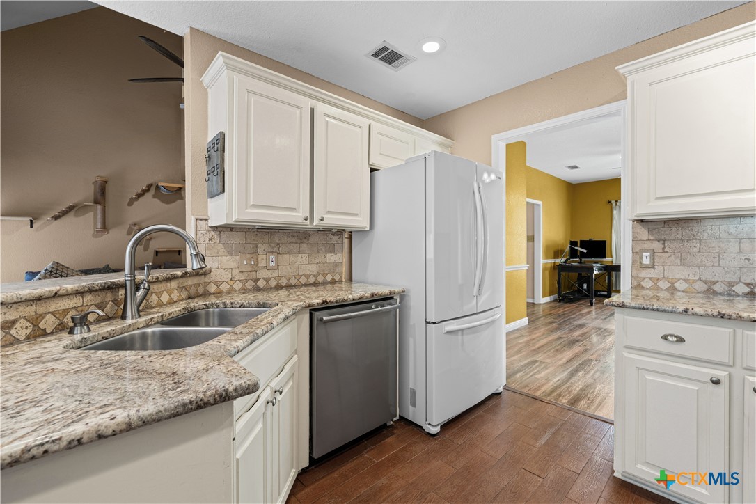 413 Hallmark Circle Property Photo 6
