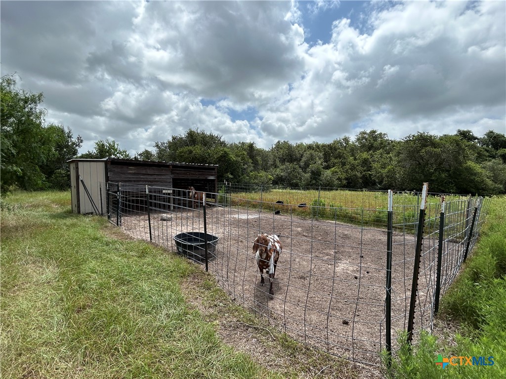 176 Loop Road Property Photo 8