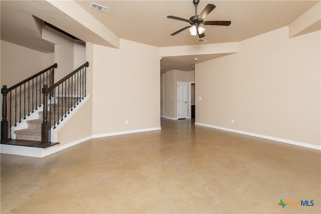 103 W Libra Drive Property Photo 4